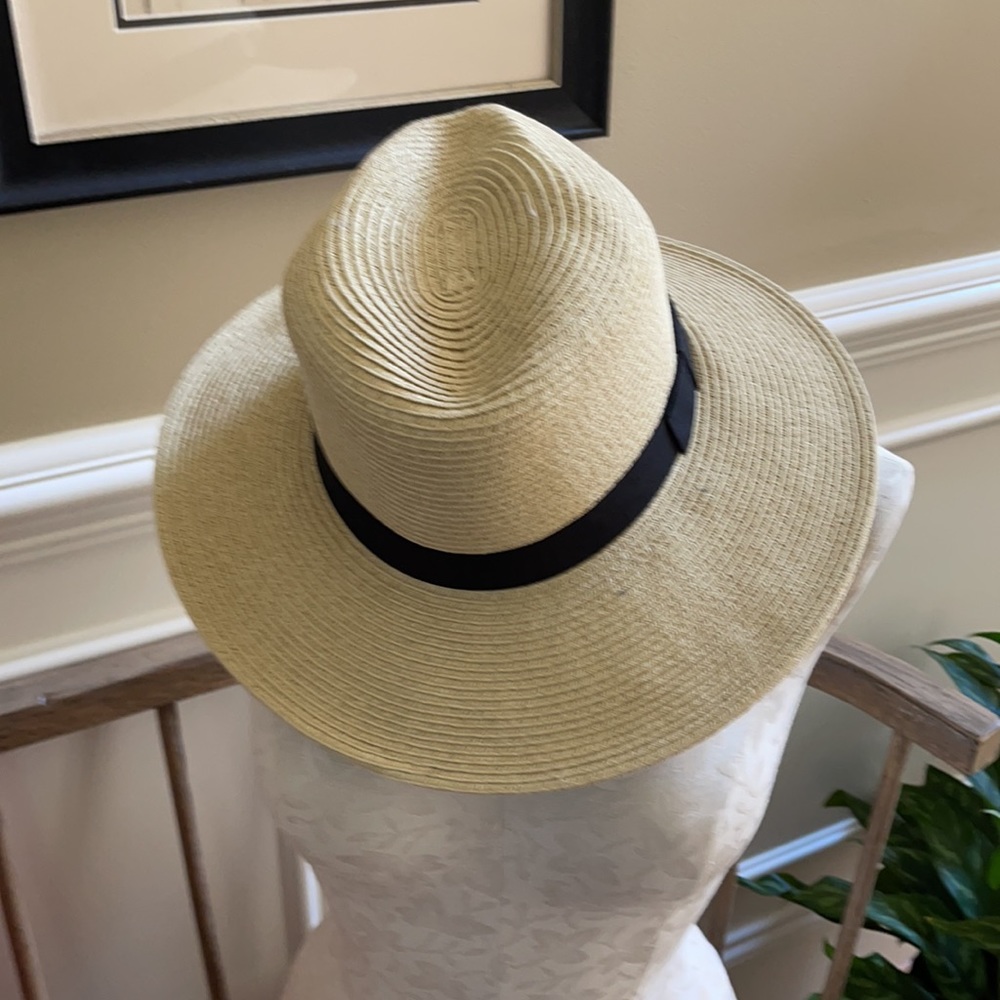 Beautiful straw hat - Picture 3 of 4